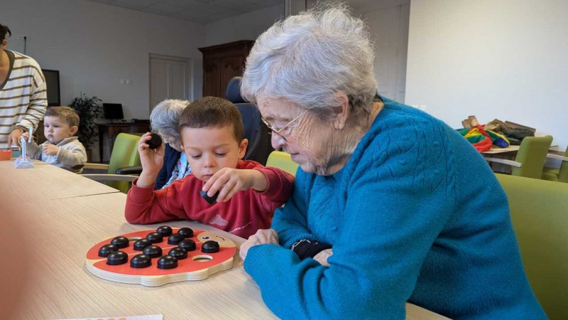 JEUX AVEC LA MAM